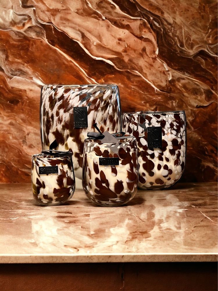 Objets de décoration - Bougie blanche brune tachetée en forme de tonneau - OSCAR LUXURY CANDLES