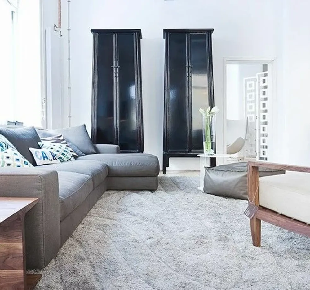 Wardrobe - Large lacquered cabinet - PAGODA INTERNATIONAL