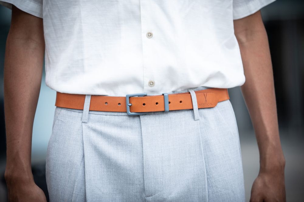 Leather goods - Cognac leather belt with interchangeable buckle - VERTICAL L ACCESSOIRE