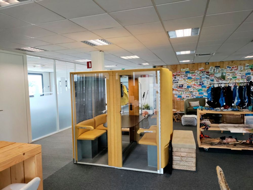 Aménagements pour bureau - Meuble Box de réunion - EVAVAARADESIGN