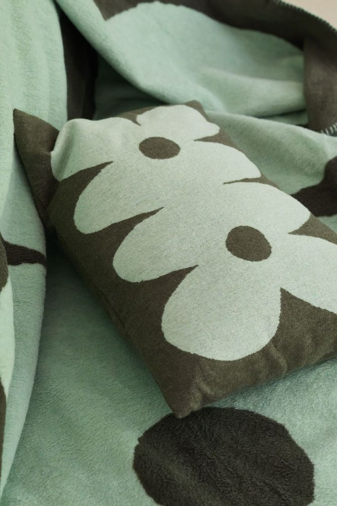 Couettes et oreillers - Plaid à base de coton recyclé DAISY sapin/sauge - LIV INTERIOR
