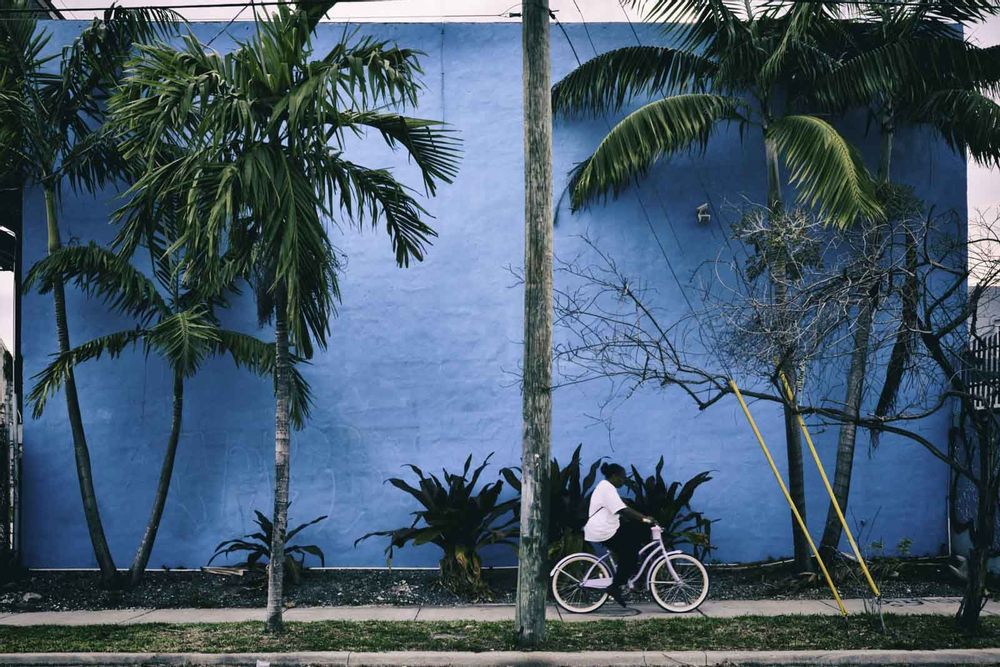 Art photos - The Blue Wall - Limited Edition Photo Print laminated under Diasec® Museum Quality - LUDO CAZEBA - LIMITED PHOTOGRAPHY EDITIONS