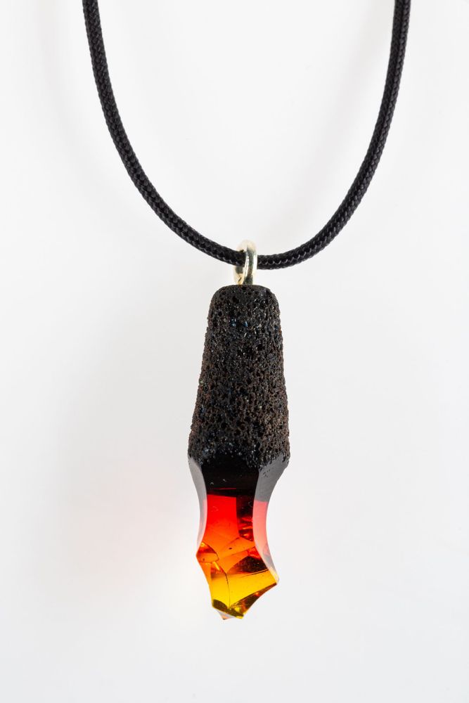 Bijoux - Pendentif Silex Ambre - THEOPHILE CAILLE