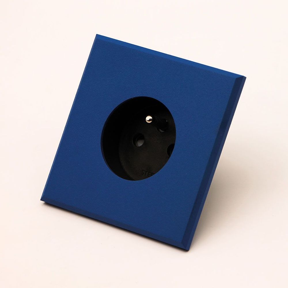 Circuit-breakers - Prises électriques et interrupteurs de la collection Simone - MADAME STEEL