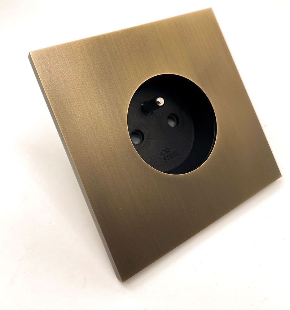 Circuit-breakers - Prises électriques et interrupteurs de la collection Simone - MADAME STEEL