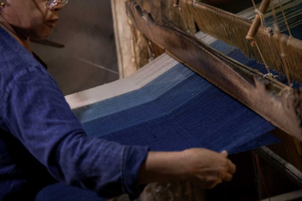 Throw blankets - Gradient Blue Ikat Cotton Throw - TAI BAAN CRAFTS