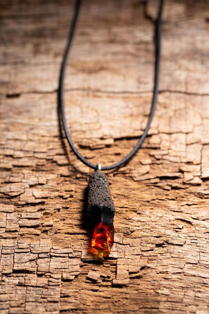 Bijoux - Pendentif Silex Ambre - THEOPHILE CAILLE