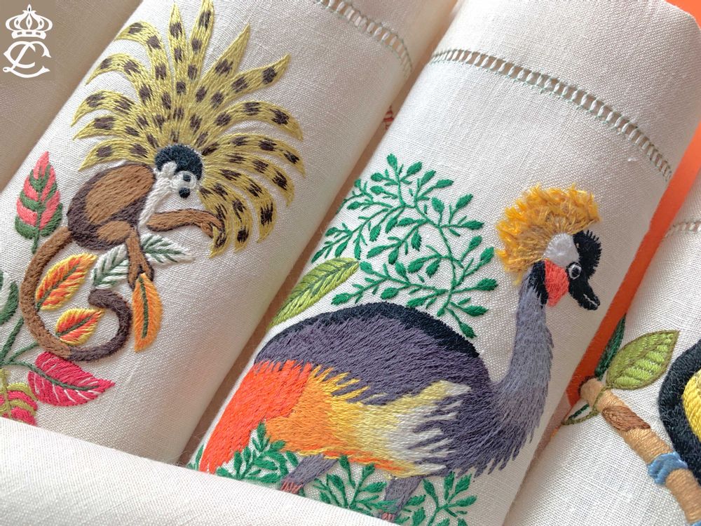Table linen - When needlepainting is an art - LINHO DO CASTELO - LIN DE CHATEAU