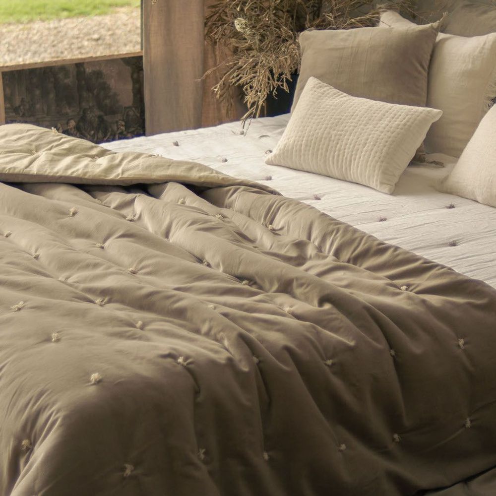 Linge de lit - LYRIC Dessus de lit 230x250 cm LYRIC BEIGE - EN FIL D'INDIENNE...