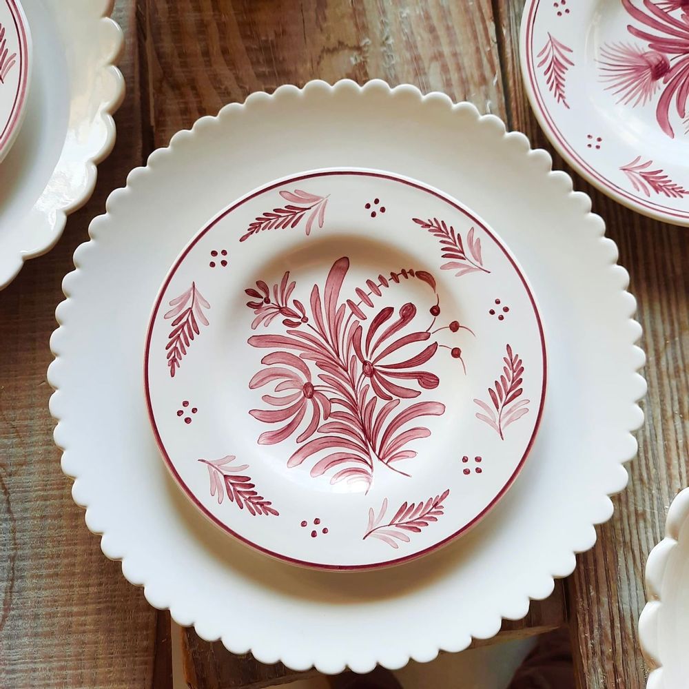 Assiettes de réception - Assiette peint à la main avec décoration Antique Fleurs - BOURG-JOLY MALICORNE