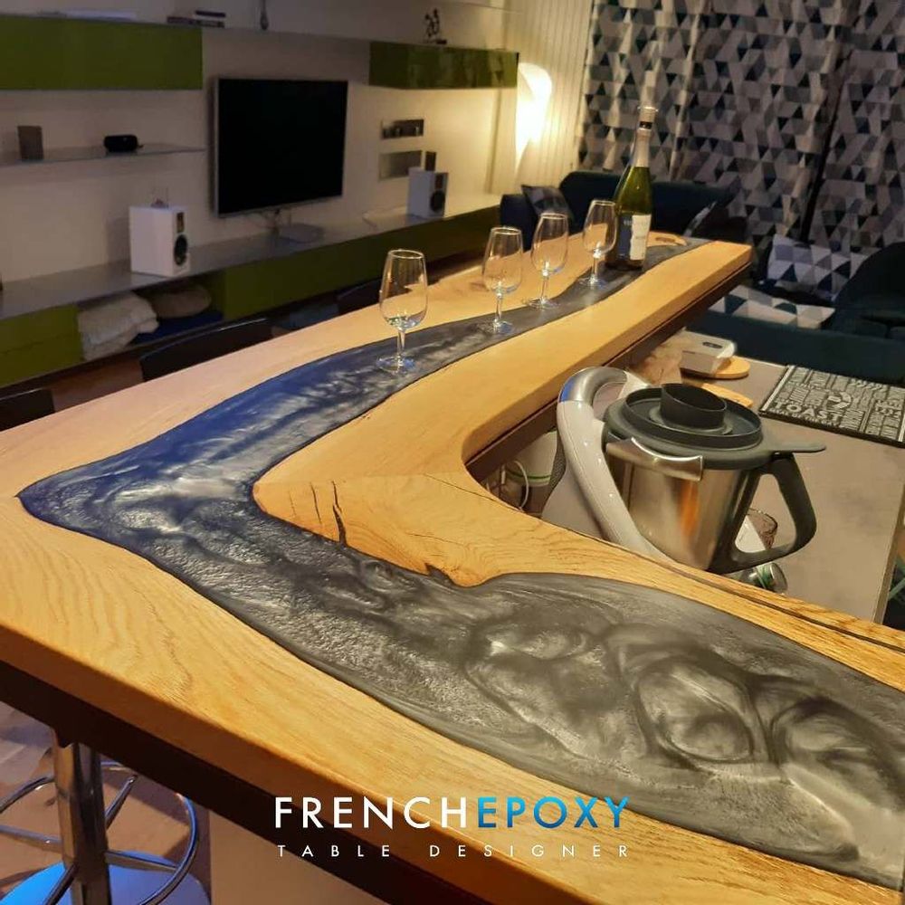 Tables Salle à Manger - Plan de travail en chêne et résine grise nacrée - FRENCH EPOXY