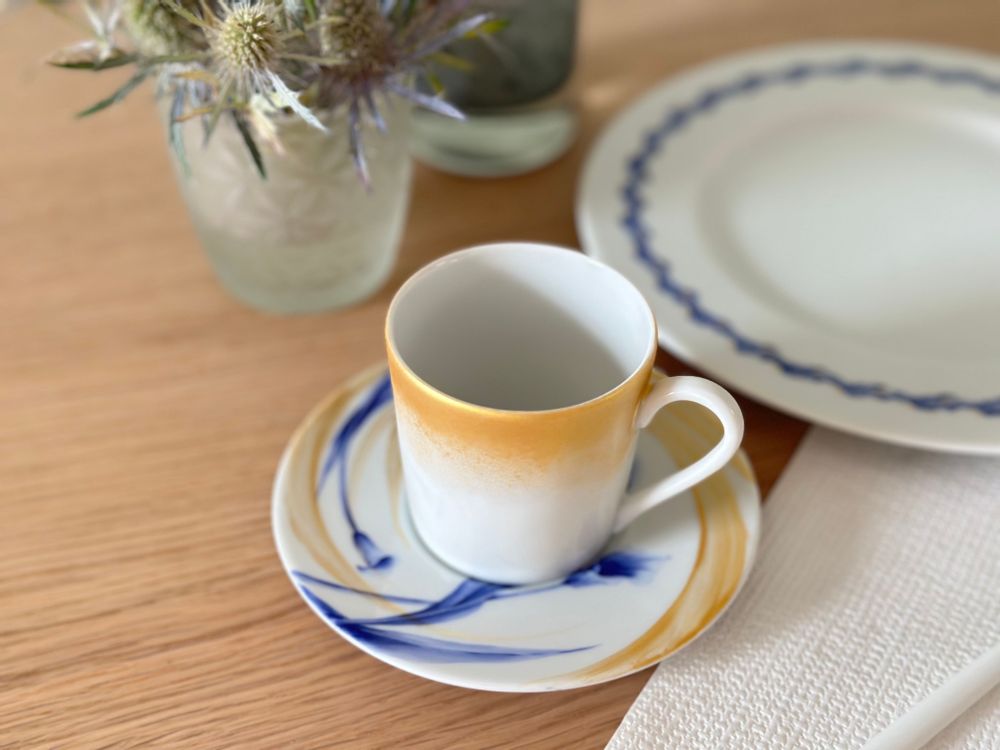 Accessoires thé et café - Tasse et soucoupe bicolores en or et bleu gosu - YUKO KIKUCHI