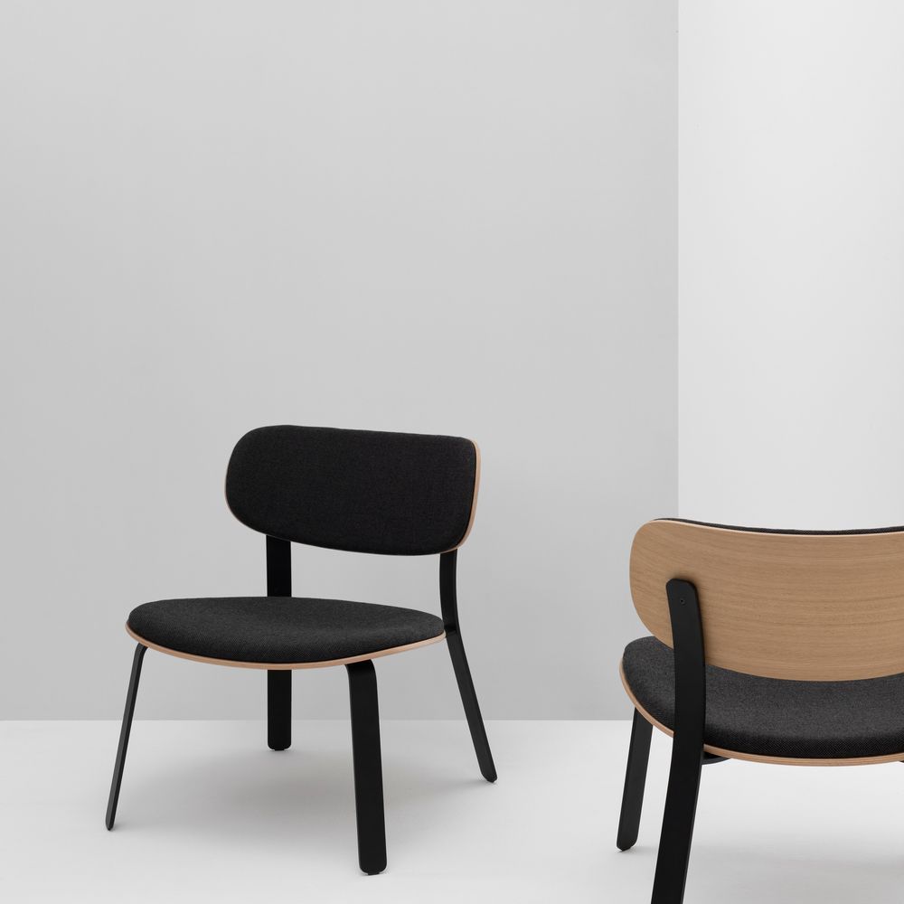 Walk-in closets - Cruso - SPRINGBACK - coat rack & lounge chair - BELGIUM IS DESIGN