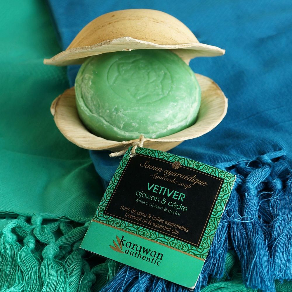 Coffrets et boîtes - TROUSSE CADEAU BIEN-ÊTRE KONJAC ET AYURVÉDA - SOIN TONIFIANT - KARAWAN AUTHENTIC