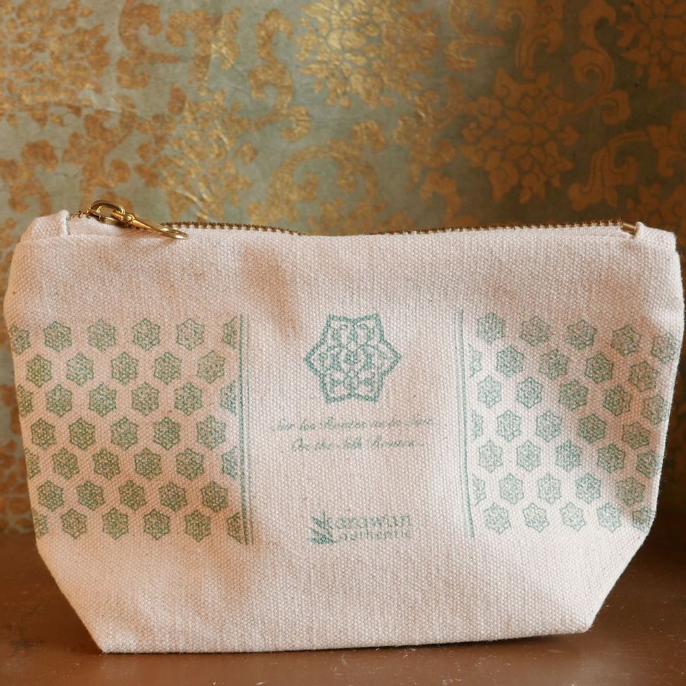 Coffrets et boîtes - TROUSSE CADEAU BIEN-ÊTRE KONJAC - SOIN ÉQUILIBRANT - KARAWAN AUTHENTIC