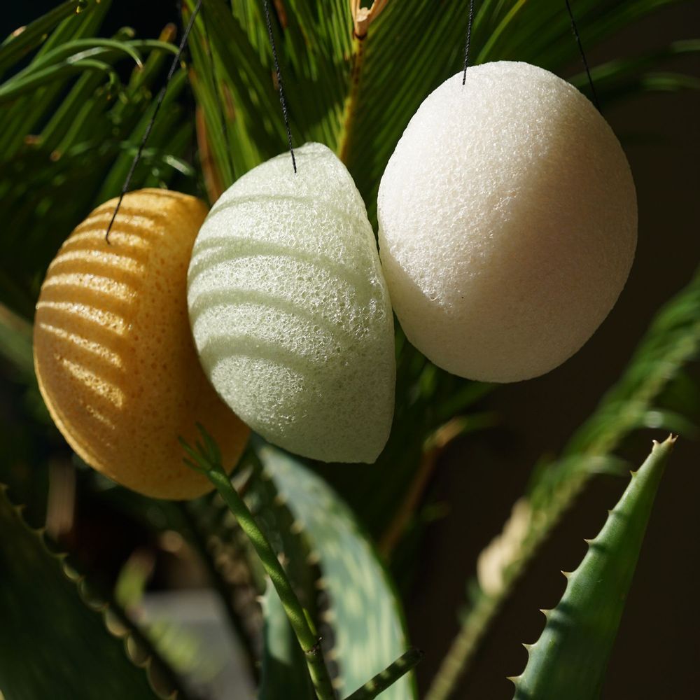 Coffrets et boîtes - TROUSSE CADEAU BIEN-ÊTRE KONJAC - SOIN ÉQUILIBRANT - KARAWAN AUTHENTIC