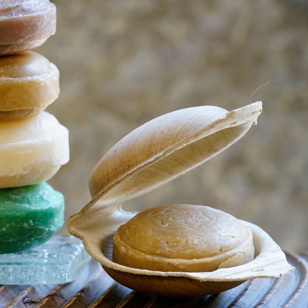 Coffrets et boîtes - TROUSSE CADEAU BIEN-ÊTRE KONJAC ET AYURVÉDA - SOIN PURIFIANT - KARAWAN AUTHENTIC