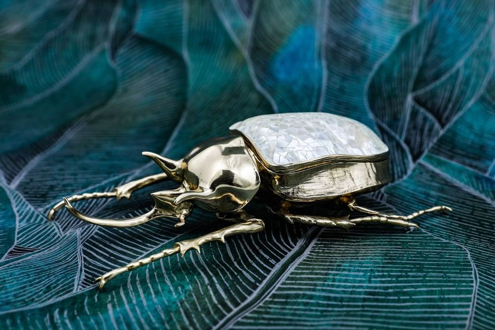 Decorative objects - Mother of pearl mosaic beetle box - WILD BY MOSAIC