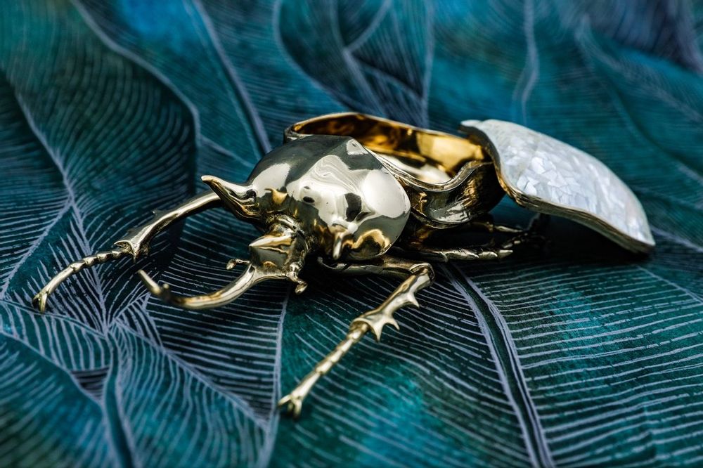 Decorative objects - Mother of pearl mosaic beetle box - WILD BY MOSAIC