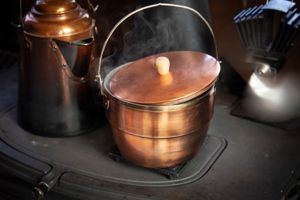 Outdoor decorative accessories - Fireside copper oak pot. - FIRESIDE