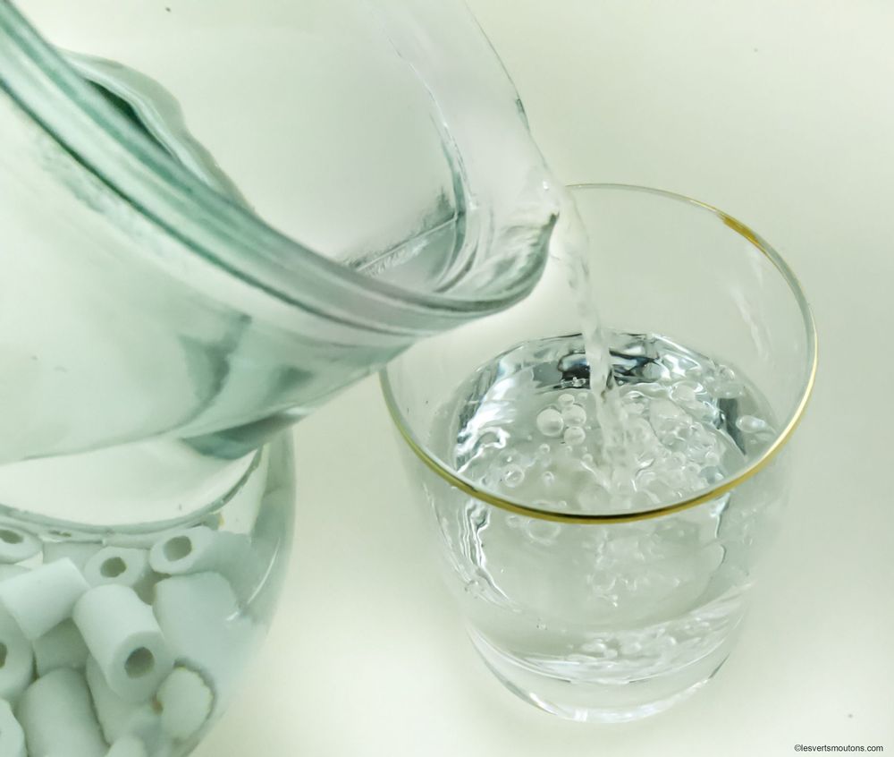 Gifts - CERA'CARAFE EM® ceramic beads to purify water - LES VERTS MOUTONS