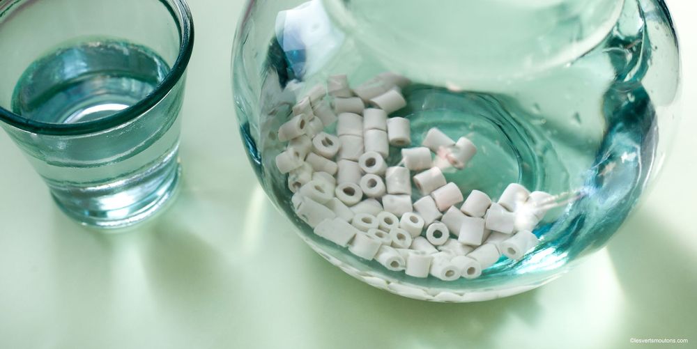 Gifts - CERA'CARAFE EM® ceramic beads to purify water - LES VERTS MOUTONS