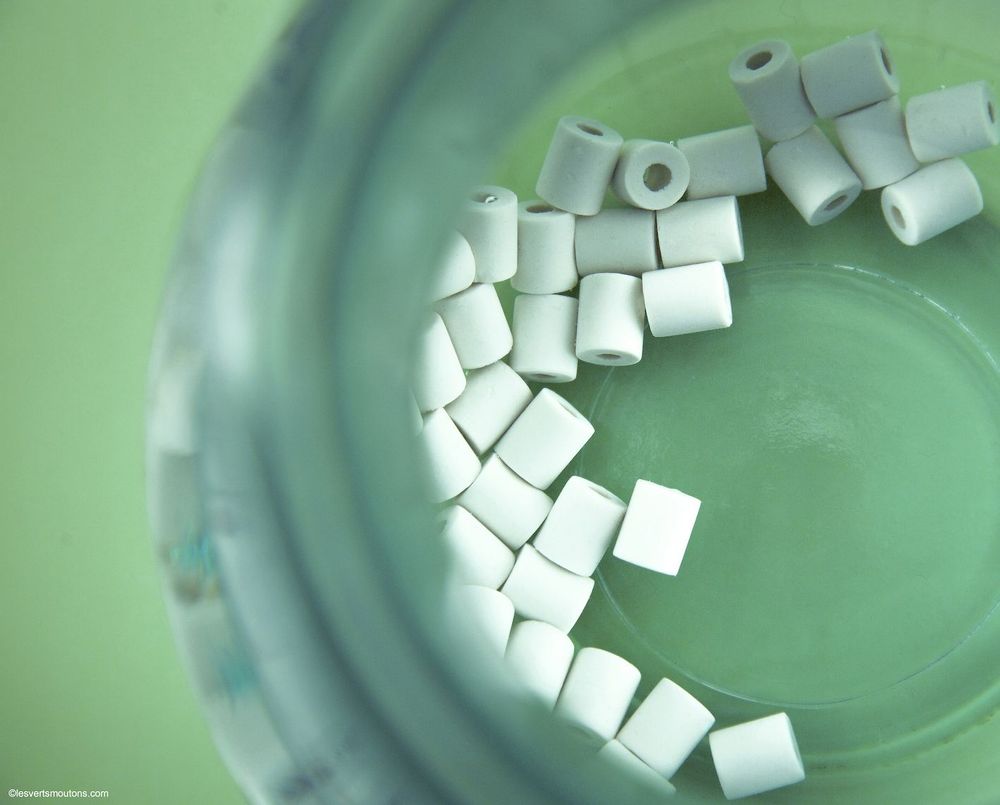 Gifts - CERA'CARAFE EM® ceramic beads to purify water - LES VERTS MOUTONS