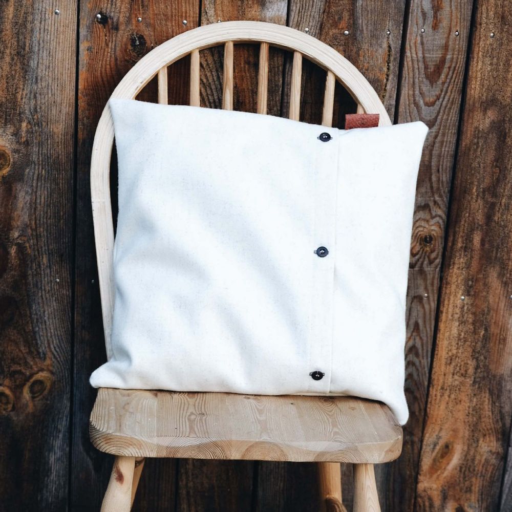 Decorative objects - “The warm” cushion - PYLOOW