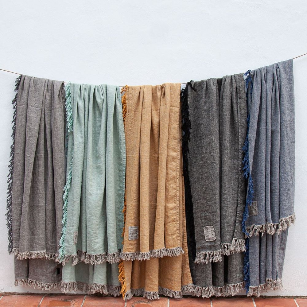 Throw blankets - 100% Linen bedspreads and plaids - DE.LENZO