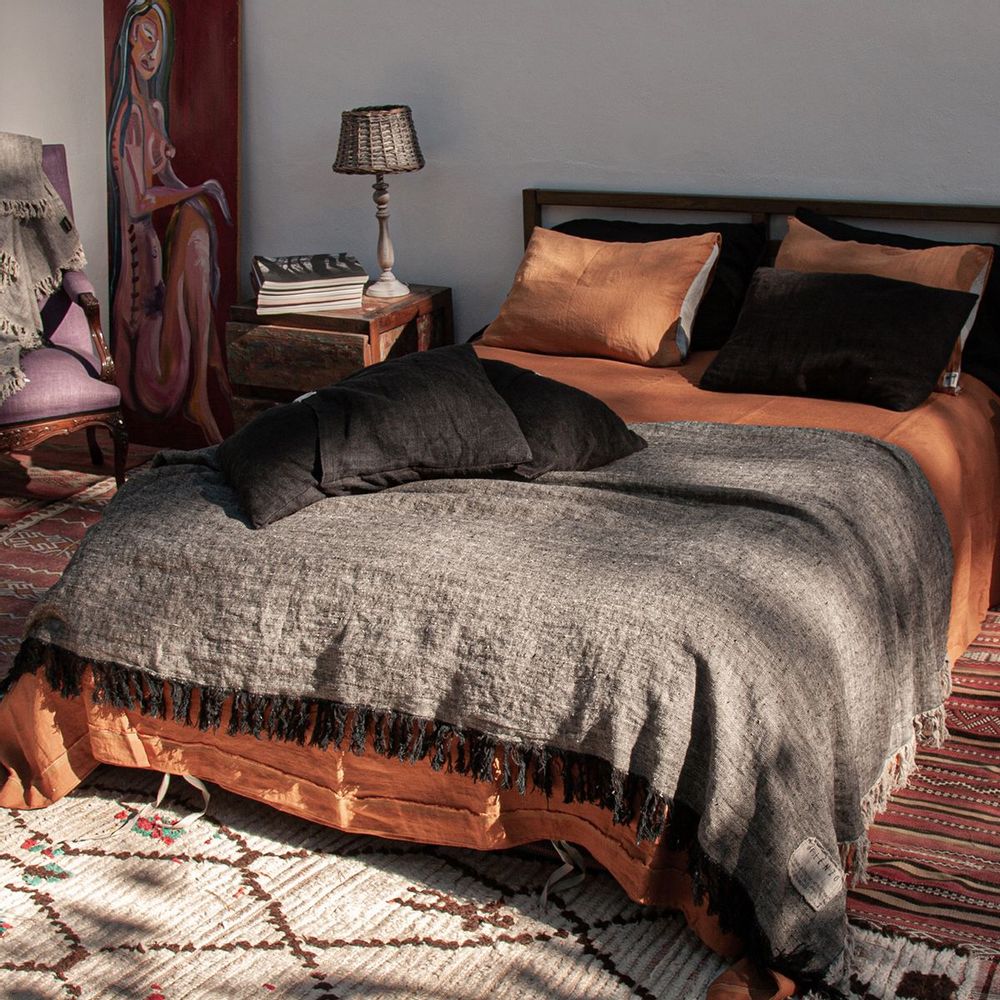 Throw blankets - 100% Linen bedspreads and plaids - DE.LENZO