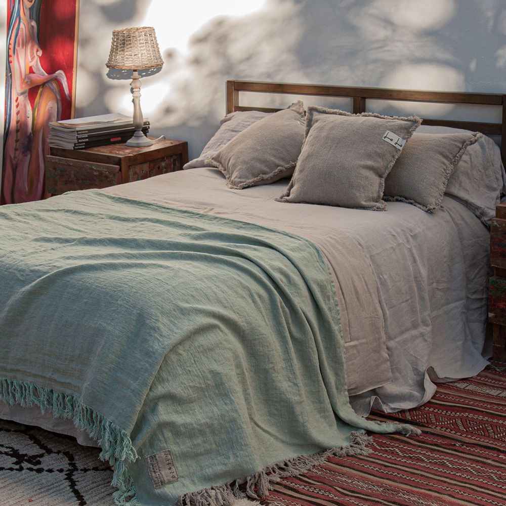 Throw blankets - 100% Linen bedspreads and plaids - DE.LENZO