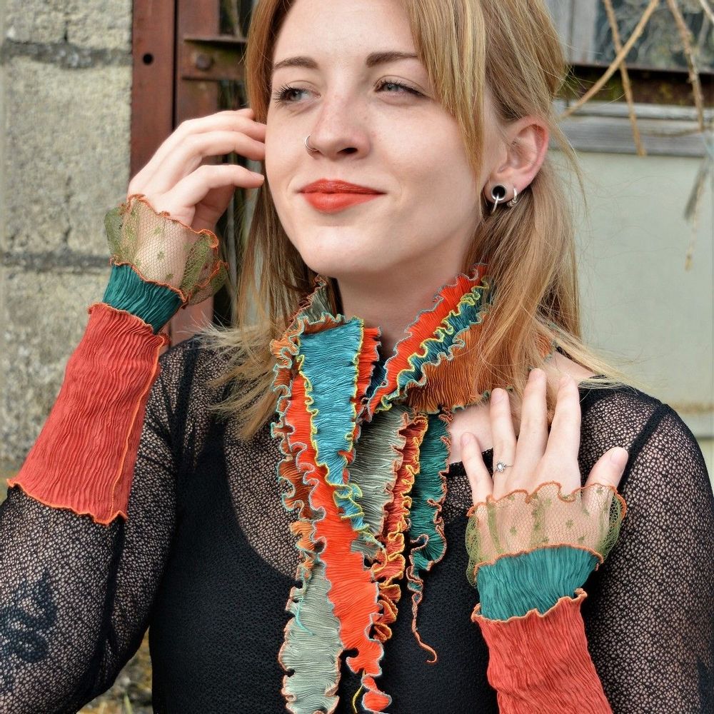 Bracelets - Pleated and tulle cuffs/mittens - MONIKA LINE-GOLZ