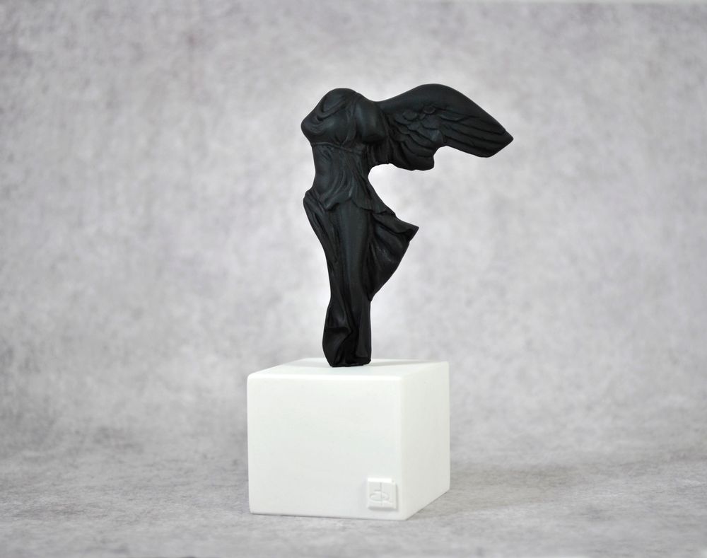 Sculptures, statuettes et miniatures - Statuette en bronze La victoire ailée de Samothrace - MATTER.