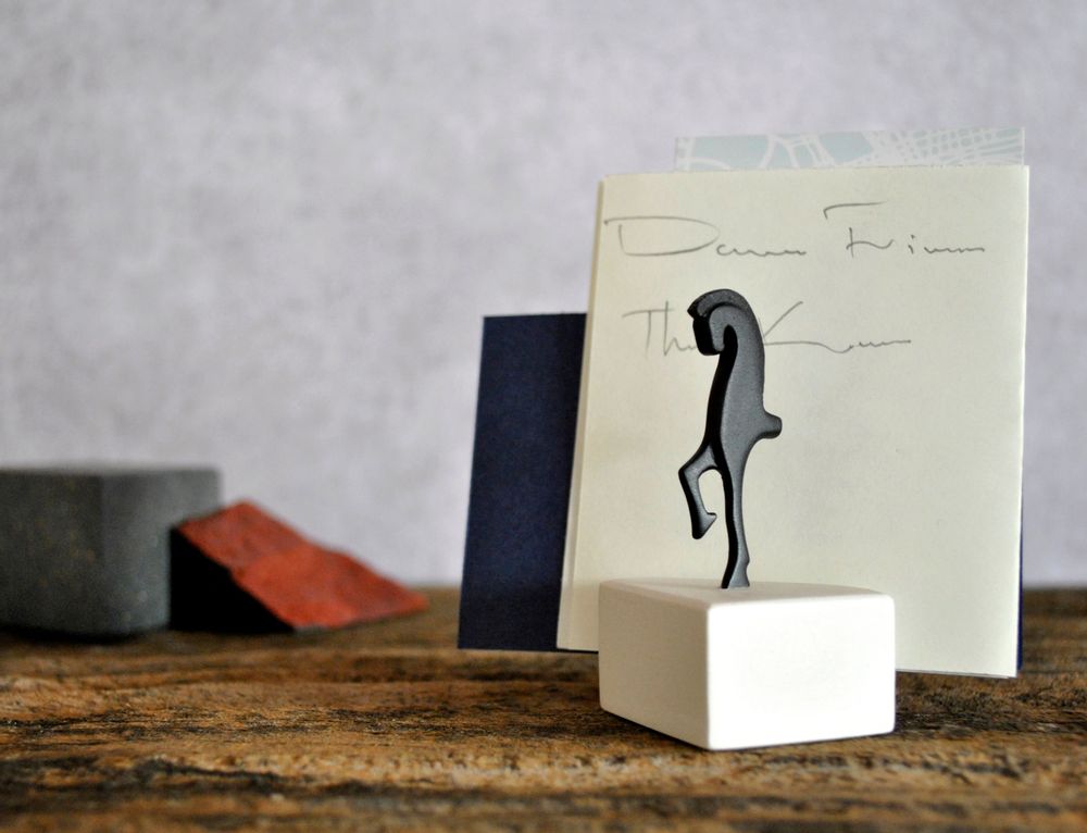 Sculptures, statuettes et miniatures - Titulaire de la carte, Statuette en bronze Cheval. - MATTER.