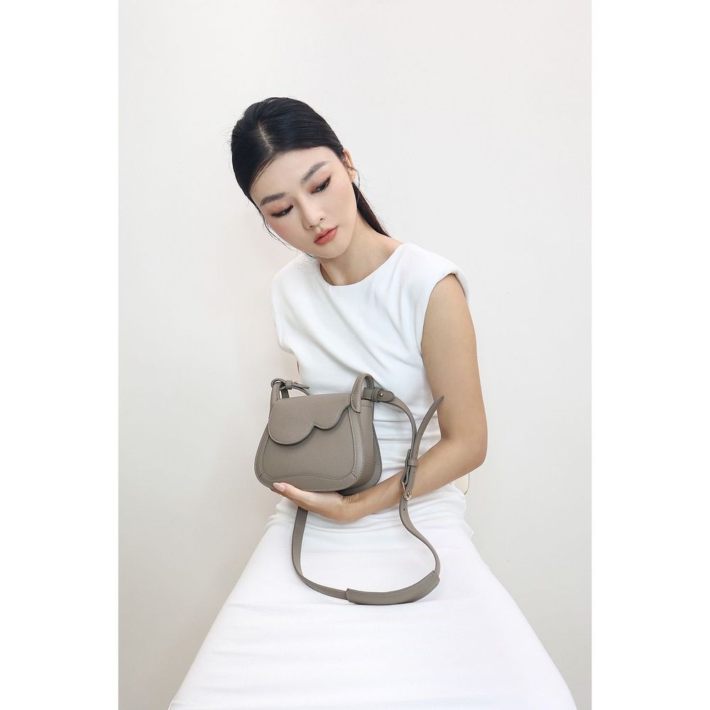 Bags and totes - Shoulder bag/propitious size - WEI YEE INTERNATIONAL LIMITED