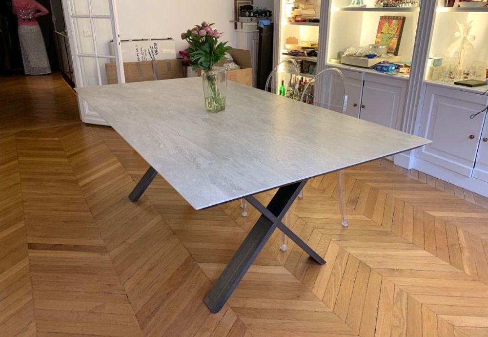 Tables Salle à Manger - Table repas en céramique Pied Cross - COLOMBUS MANUFACTURE FRANCE