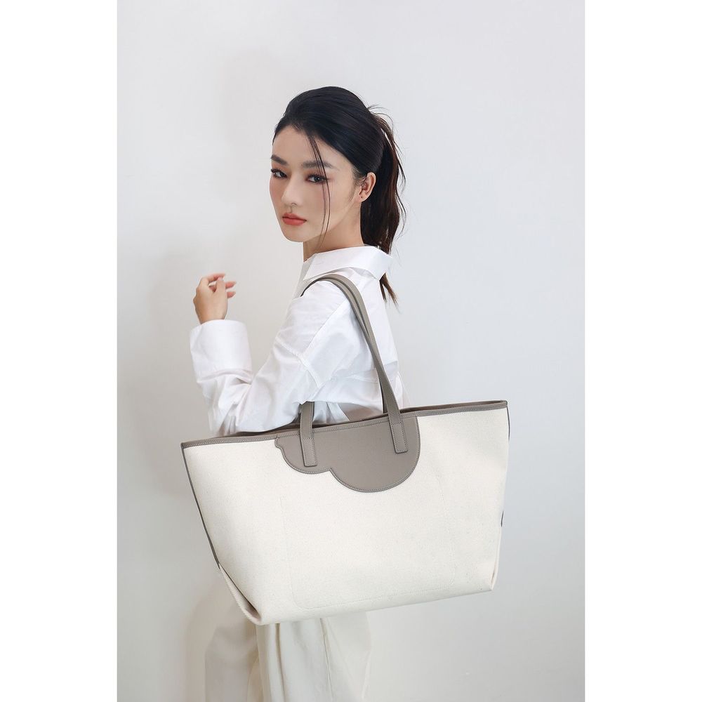 Bags and totes - Propitious tote bag - WEI YEE INTERNATIONAL LIMITED