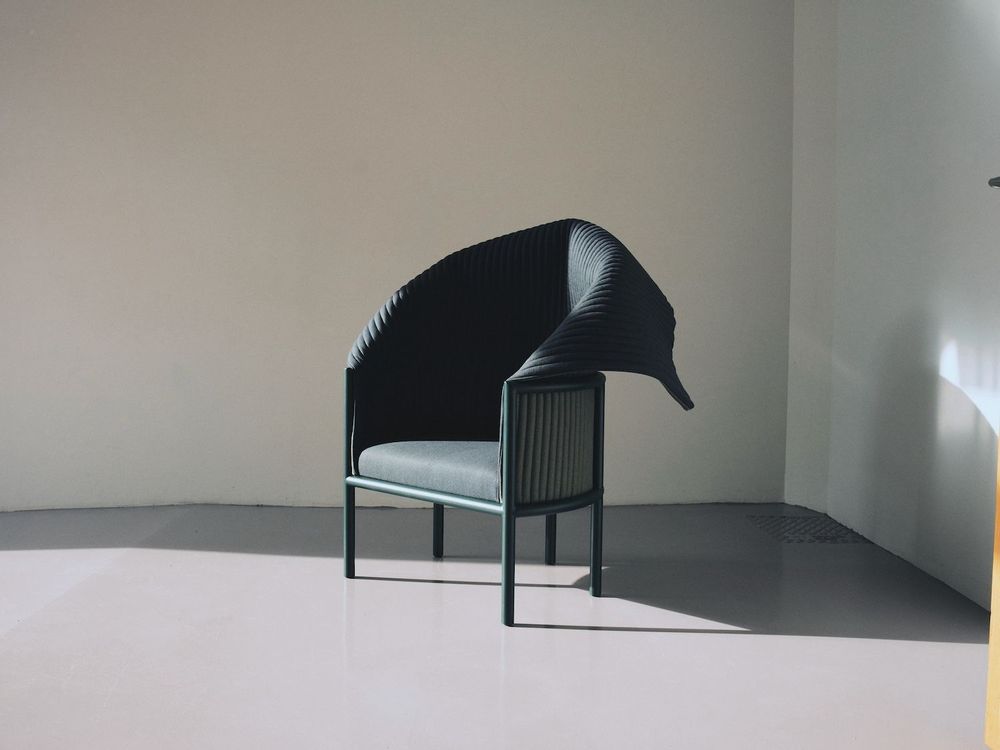 Armchairs - Iconic Wraap armchair, blue-green natural wool, blue structure - NOPPI