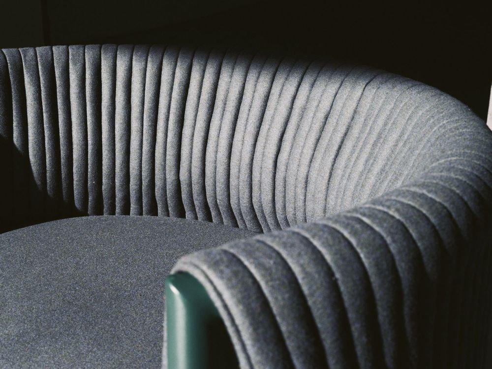 Armchairs - Iconic Wraap armchair, blue-green natural wool, blue structure - NOPPI