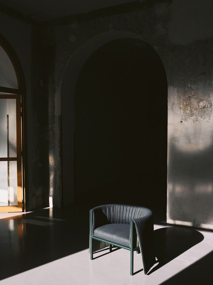 Armchairs - Iconic Wraap armchair, blue-green natural wool, blue structure - NOPPI