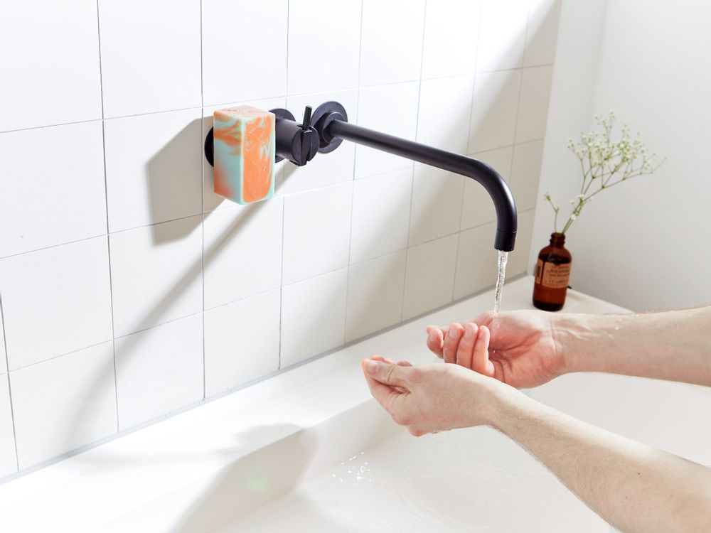 Gifts - Soapi White - Magnetic holder for solid shampoo and soap - SOAPI