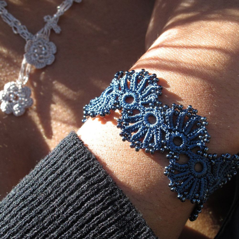 Bracelets - BRACELET TEXTILE EN DENTELLE "YELIN" - GRIS PERLE - KARAWAN AUTHENTIC