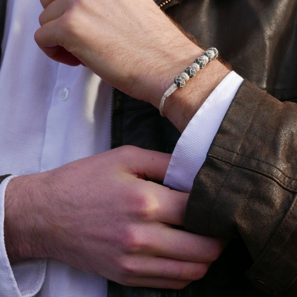 Bracelets - BRACELET 5 NOEUDS BLANCS - ARGENT ET ARGENT OXYDÉ - FAIT MAIN - HOMME & FEMME - KARAWAN AUTHENTIC