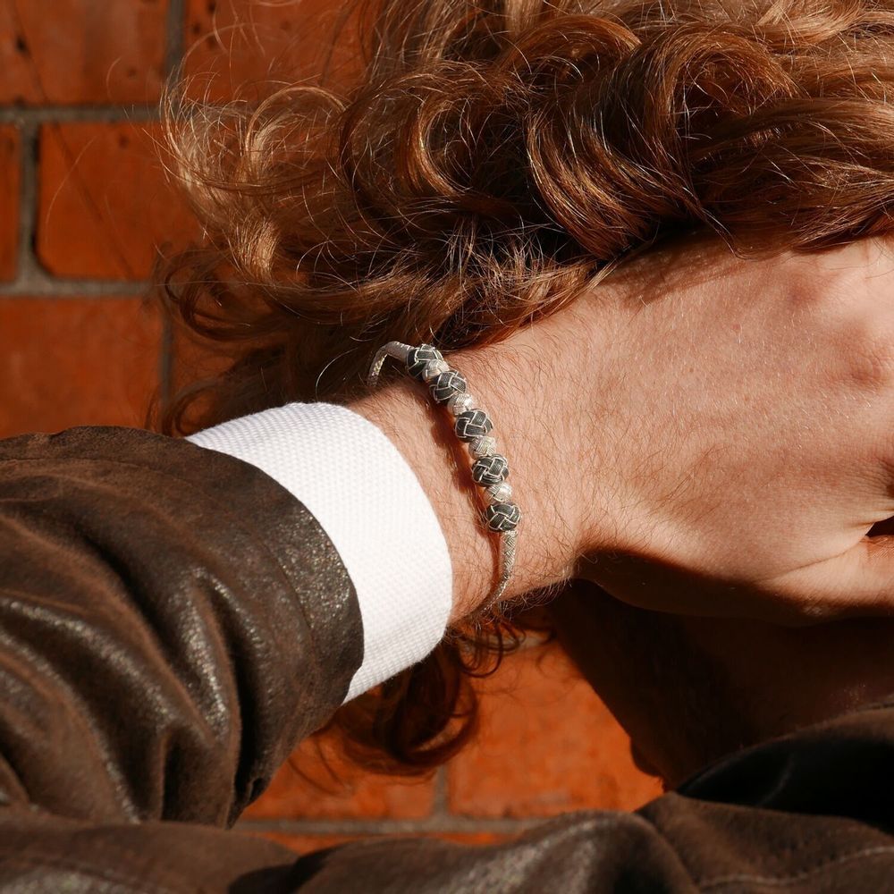 Bracelets - BRACELET 5 NOEUDS BLANCS - ARGENT ET ARGENT OXYDÉ - FAIT MAIN - HOMME & FEMME - KARAWAN AUTHENTIC