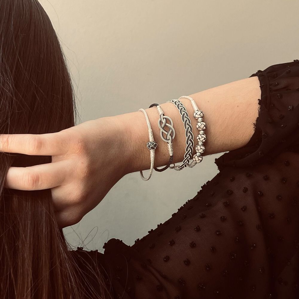 Bracelets - BRACELET 5 NOEUDS BLANCS - ARGENT ET ARGENT OXYDÉ - FAIT MAIN - HOMME & FEMME - KARAWAN AUTHENTIC