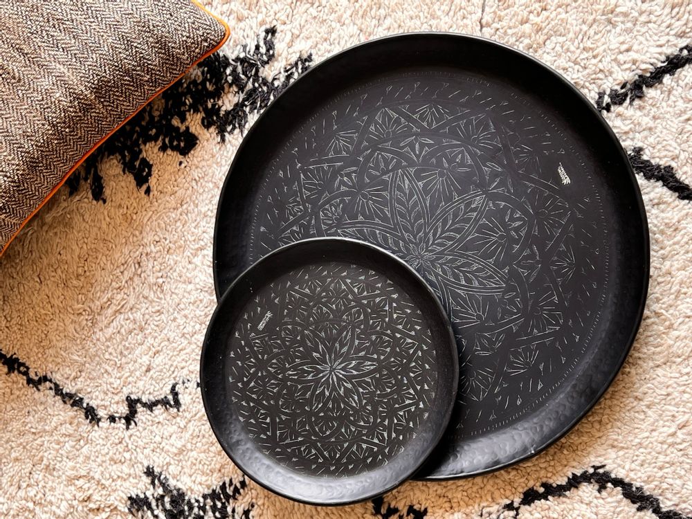 Decorative objects - BLACK BRASS TRAY ENGRAVED WITH 'ARABESK' - KARAWAN AUTHENTIC