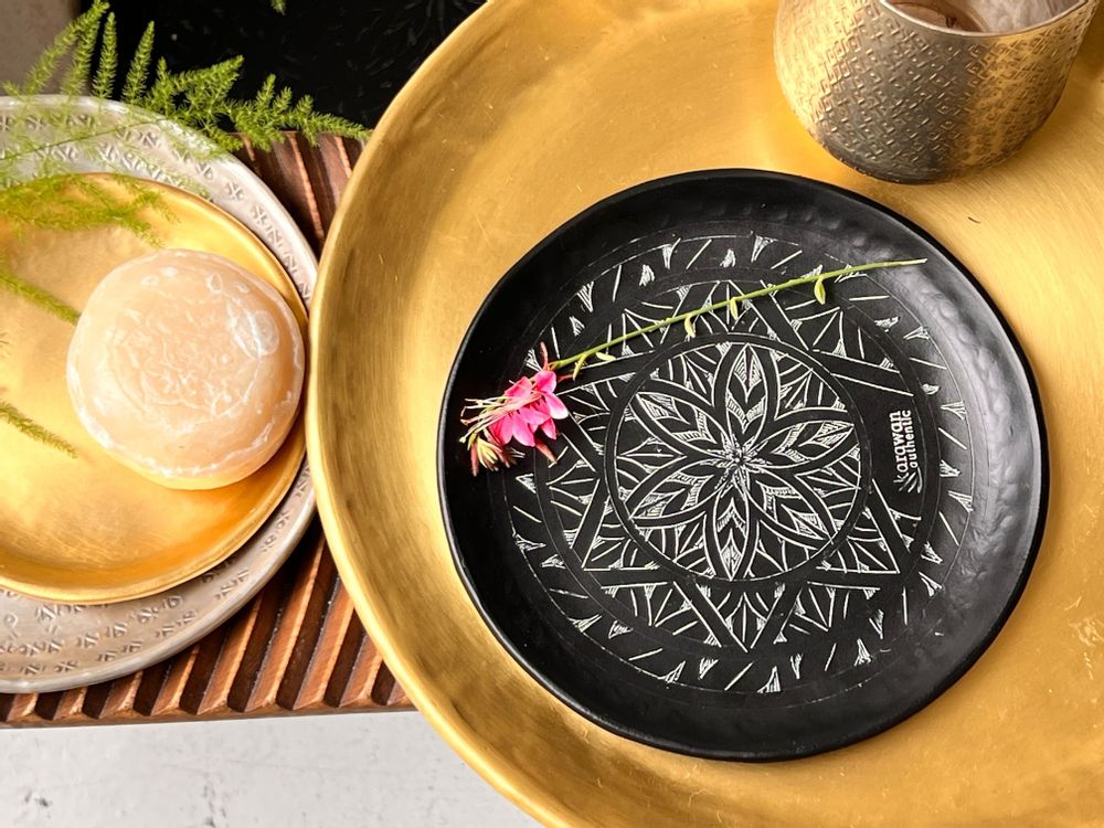 Objets de décoration - COUPELLE EN LAITON NOIR GRAVÉ 'ARABESK' - KARAWAN AUTHENTIC