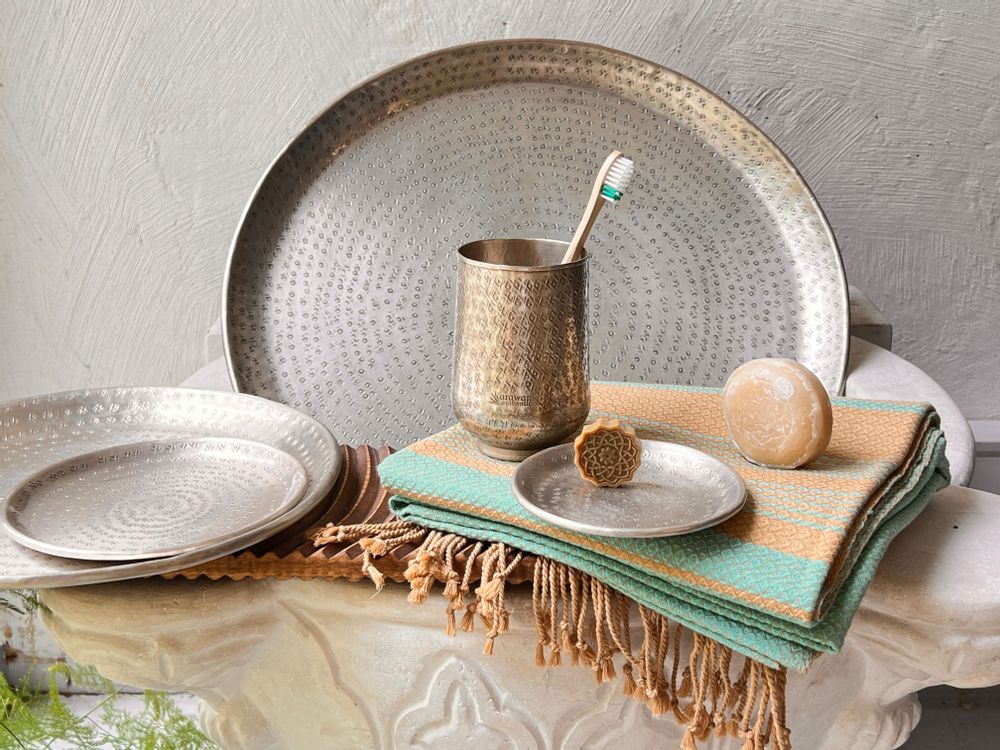 Objets de décoration - COUPELLE EN LAITON ARGENTÉ MARTELÉ ET GRAVÉ 'PALMYR' - KARAWAN AUTHENTIC