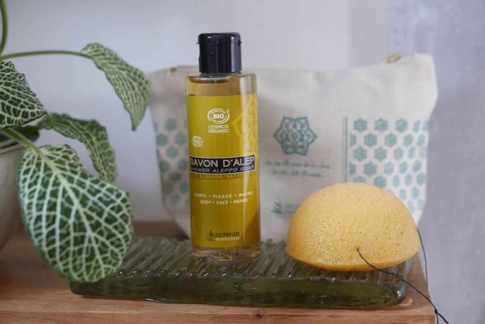 Cosmétiques - EPONGE DE KONJAC BIOLOGIQUE ENRICHIE AU CURCUMA - EN VRAC - KARAWAN AUTHENTIC