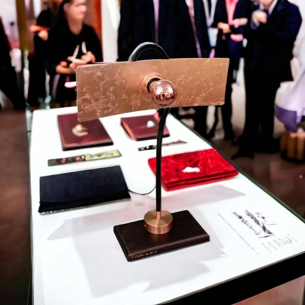 Decorative objects - Movement. Copper leaf table lamp. - ATELIER DE MR C
